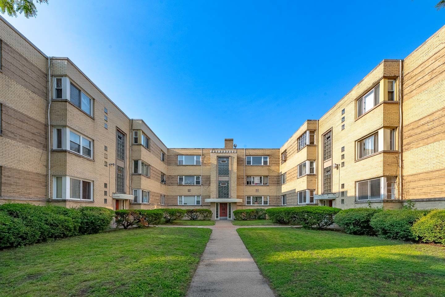 Property Photo: 2051 E 72nd Street 1B IL 60649