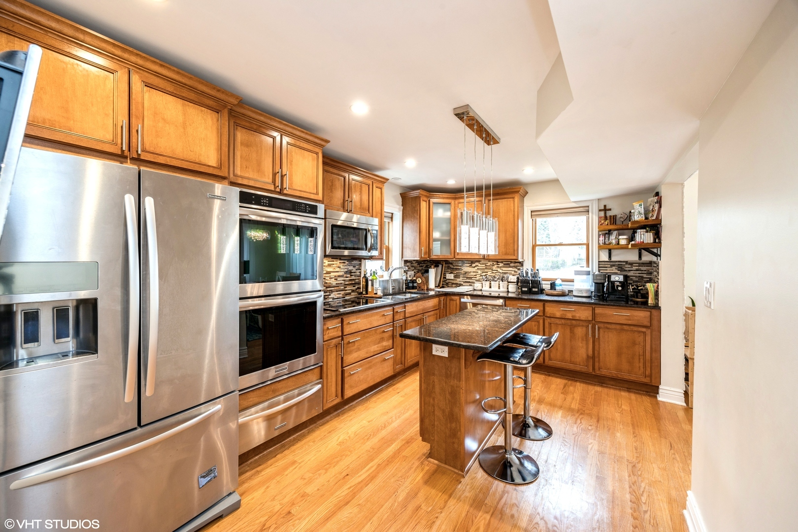 Property Photo: 641 8th Avenue IL 60525