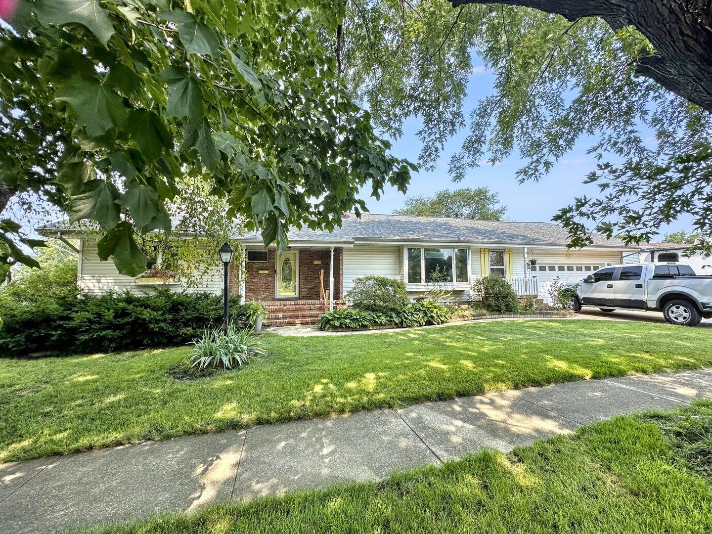 Property Photo: 614 S Thomas Street IL 60938