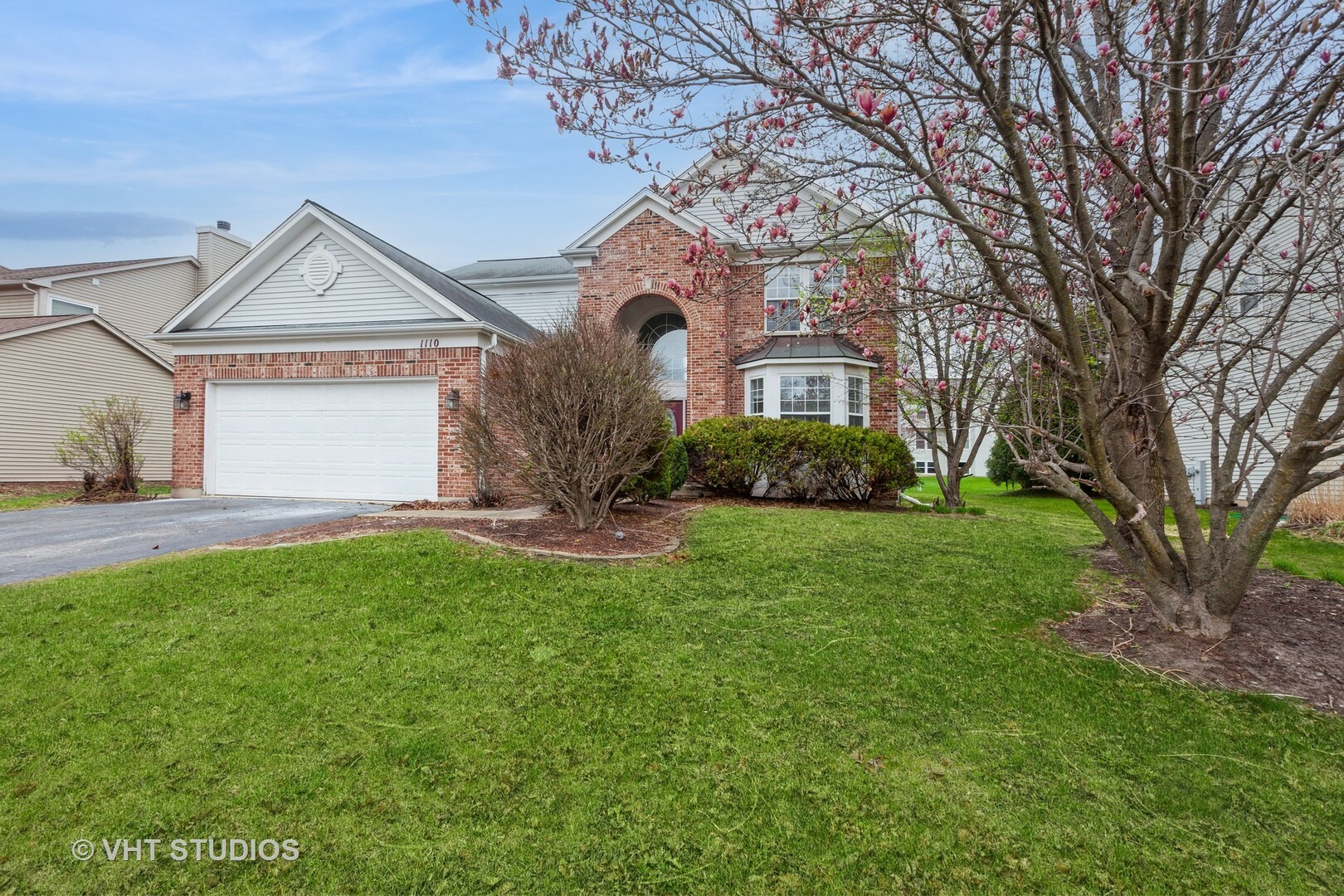 Property Photo: 1110 Oakhill Drive IL 60502