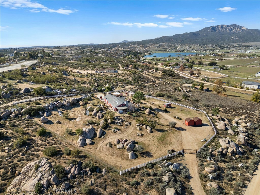 Property Photo: 49275 Meadowview Way CA 92536