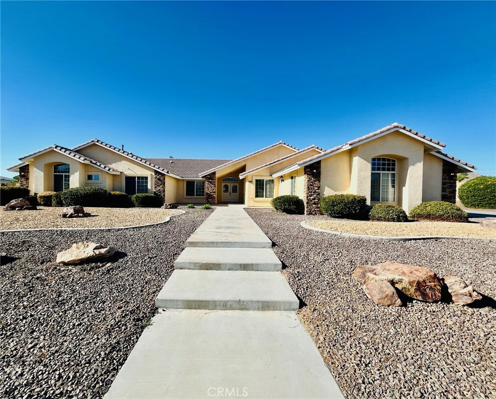 Property Photo: 19640 Yanan Road CA 92307