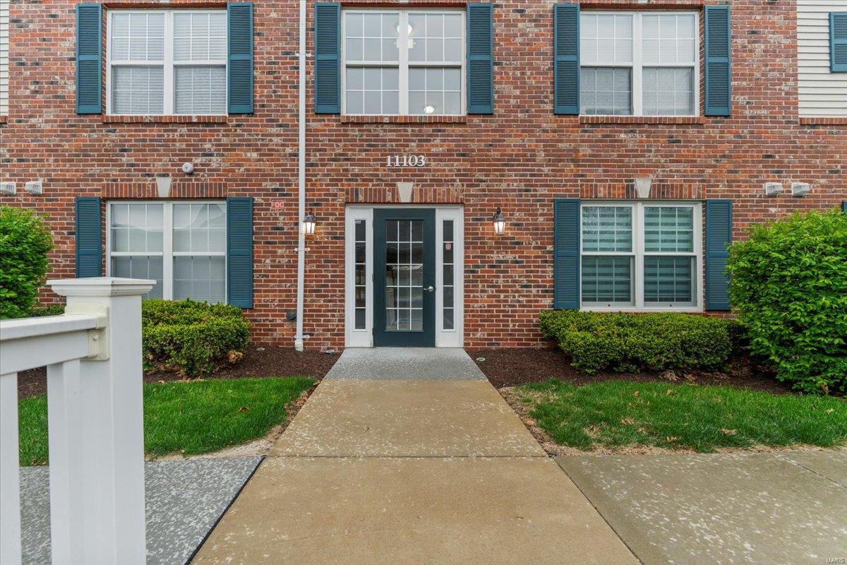 Property Photo: 11103 Gravois Road 301 MO 63126
