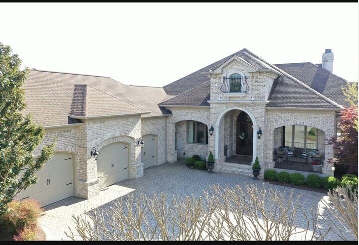 Property Photo:  889 Plantation Blvd  TN 37066 
