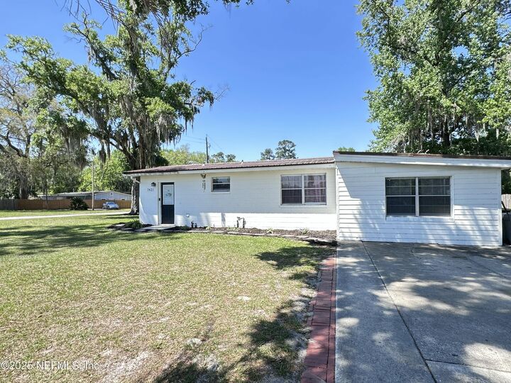 Property Photo:  7421 Greenway Drive  FL 32244 