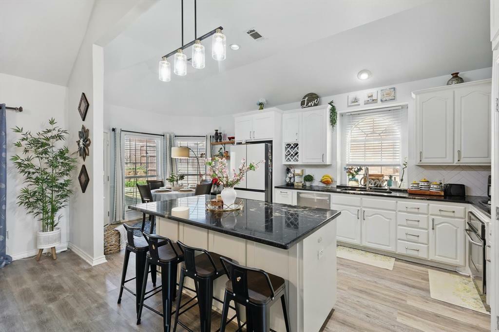 Property Photo: 6816 Alderbrook Drive TX 76210