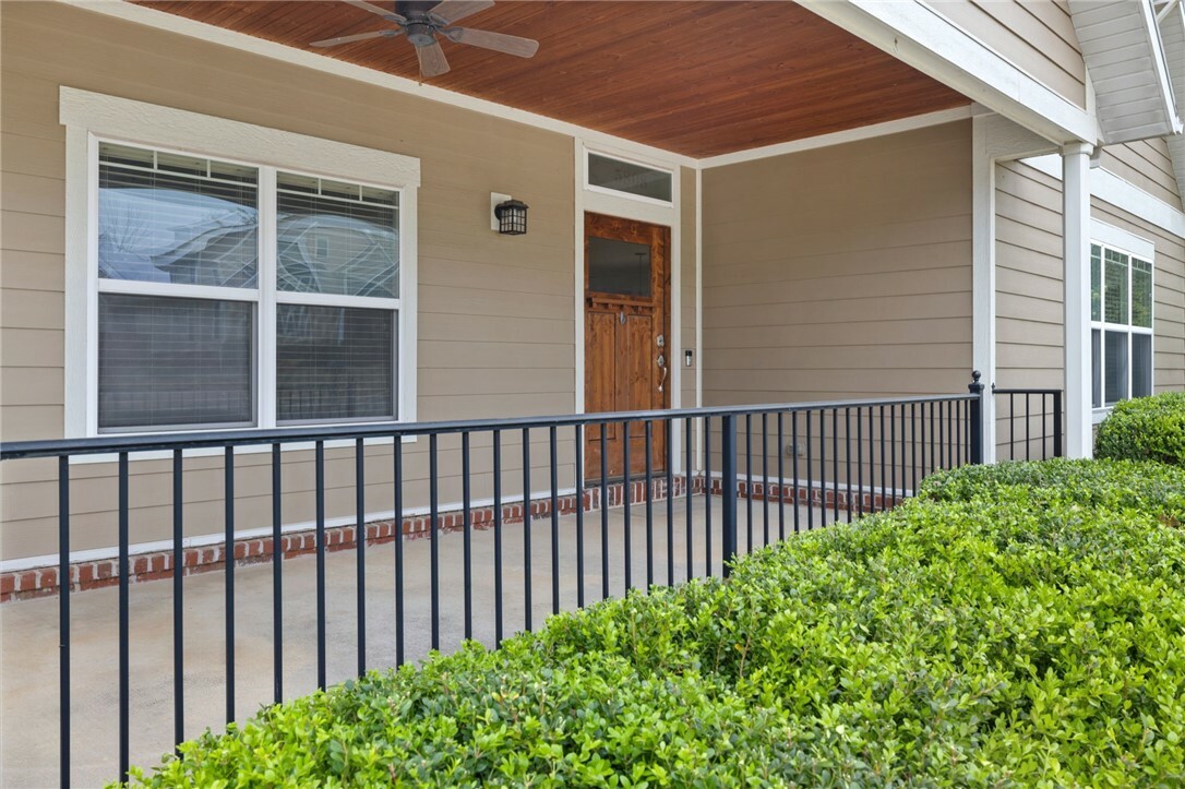 Property Photo: 5808 W Willow Street AR 72758