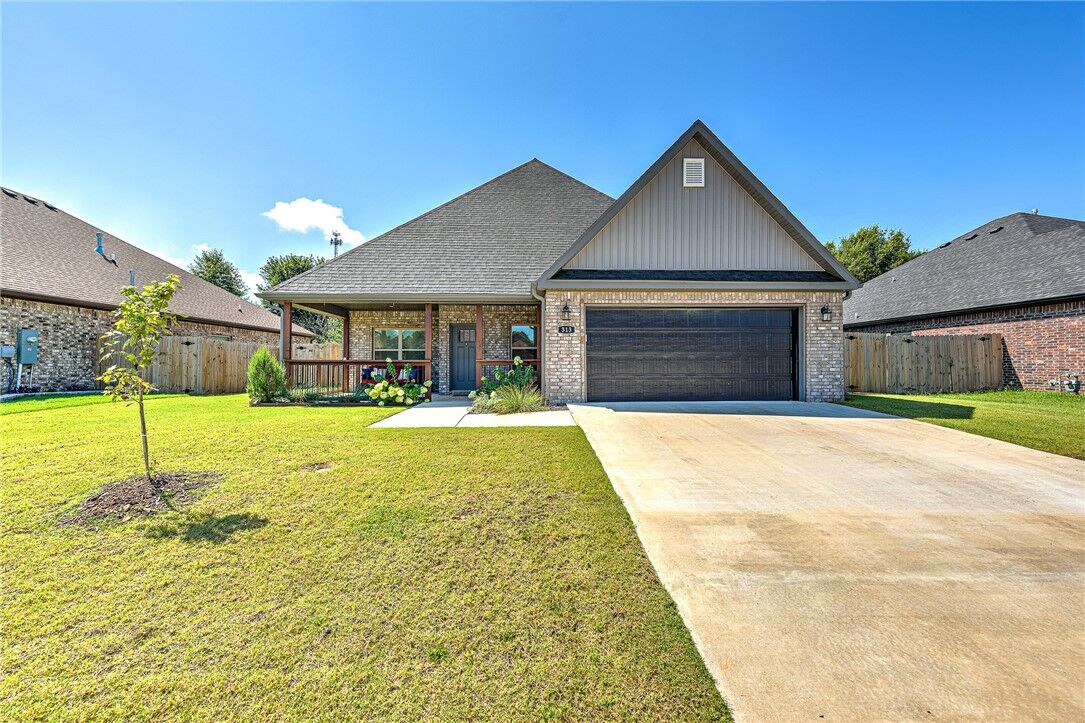 Property Photo:  313 Ramsey Street  AR 72734 