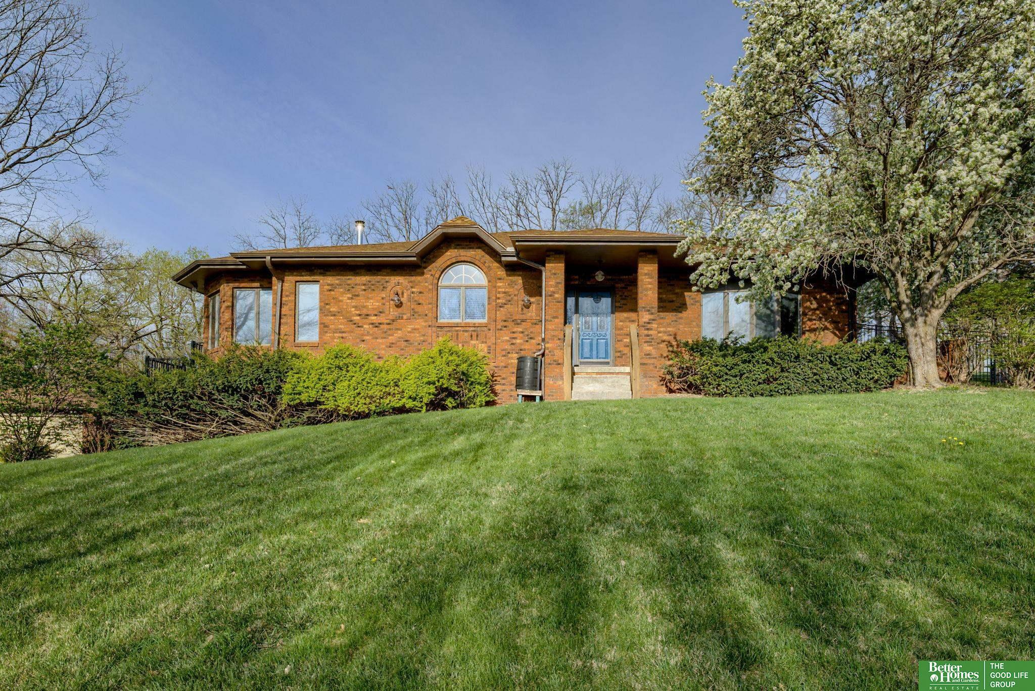 Property Photo: 9404 Valaretta Drive NE 68028