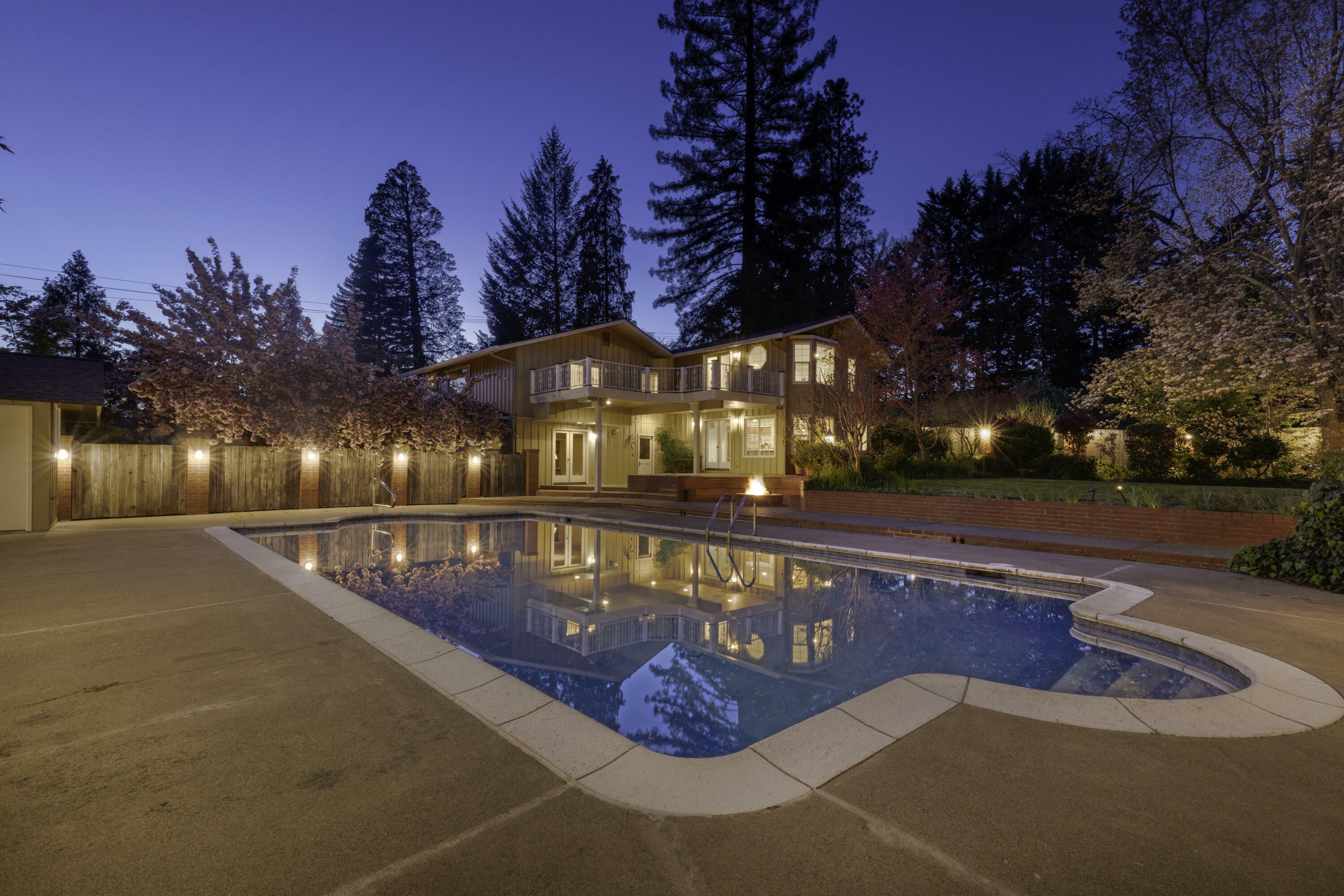 Property Photo: 1345 NE 9th Street OR 97526