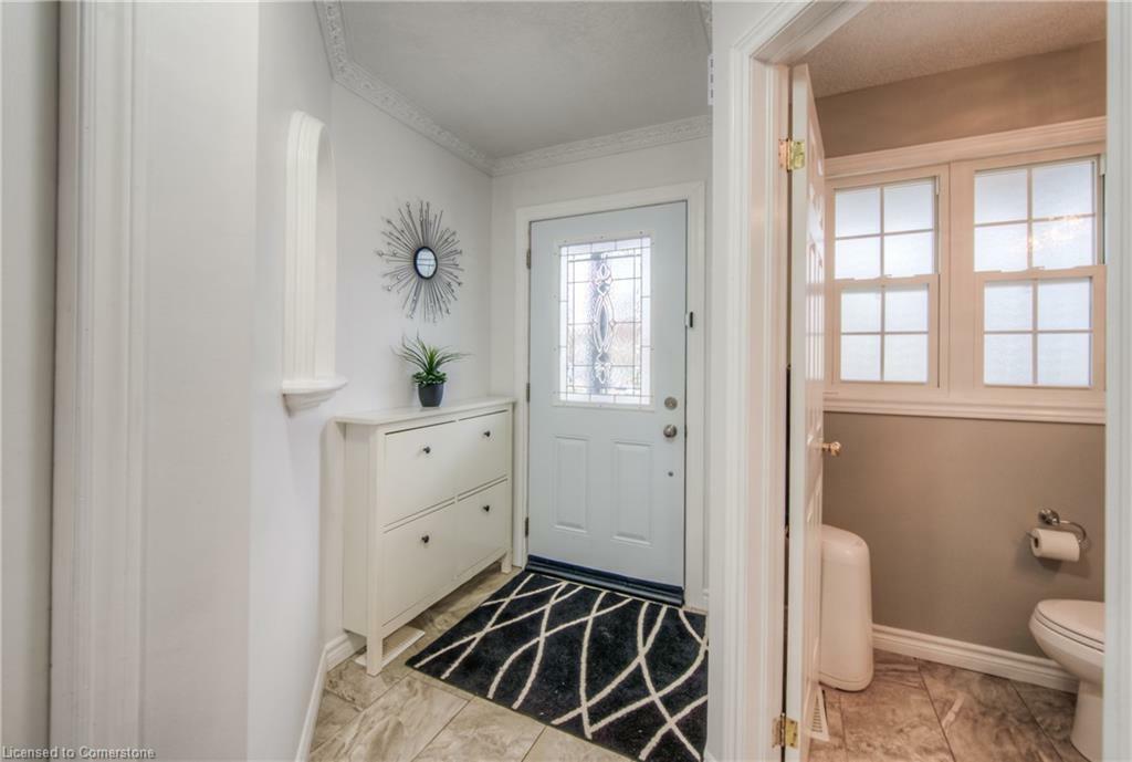 Property Photo: 30 Everglade Crescent ON N2E 3Y6