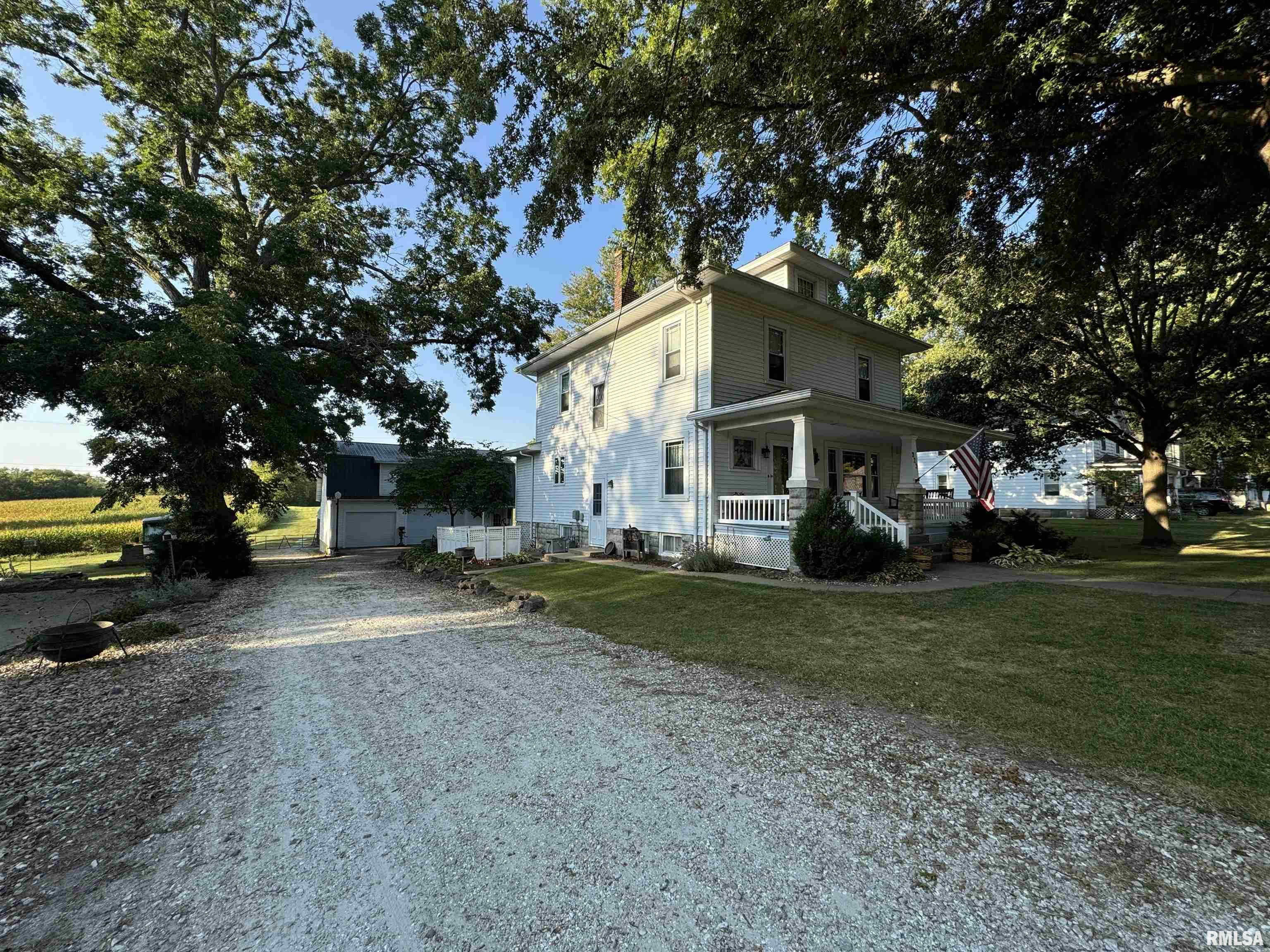 Property Photo: 323 E Cortland Street IL 61415