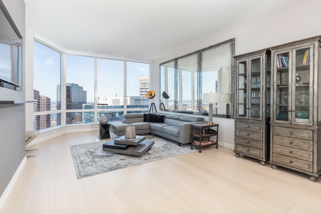 Property Photo:  1 Franklin St 4207  MA 02110 