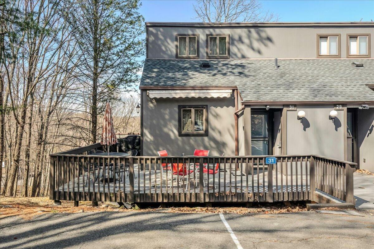 Property Photo: 31 Middle Village Way PA 18372