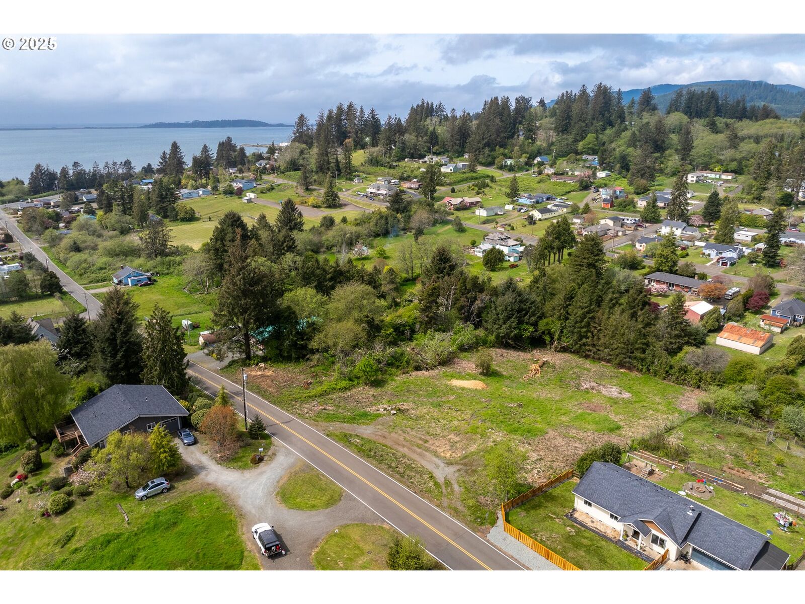 Property Photo:  McCoy Ave 802  OR 97107 