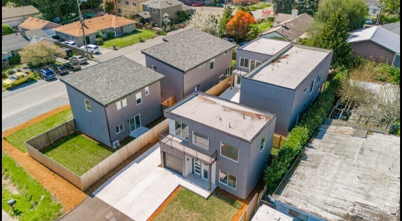 Property Photo: 13055 2nd Avenue S B WA 98168
