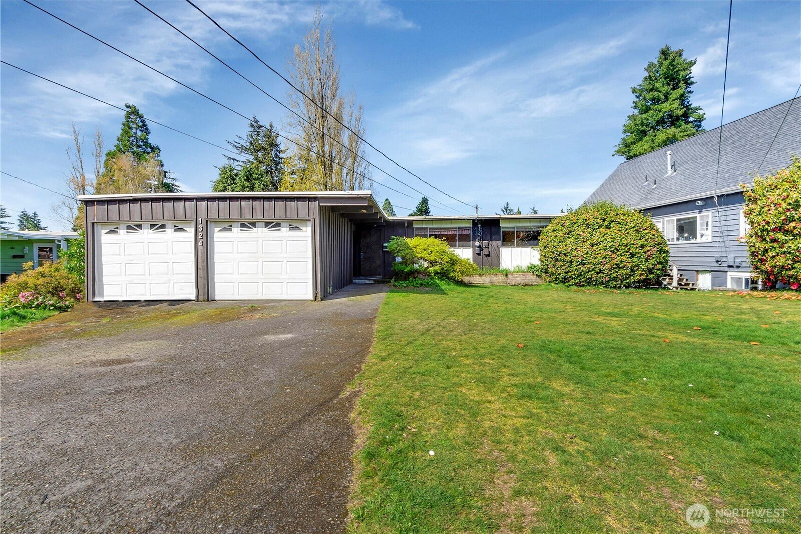 Property Photo: 1324 N Hawthorne St WA 98406