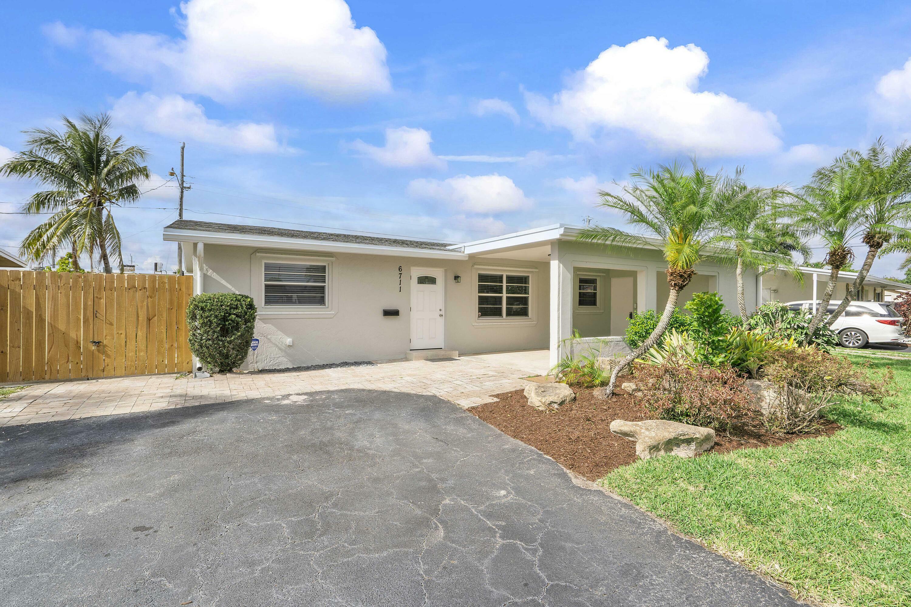 Property Photo: 6711 Franklin Street FL 33024
