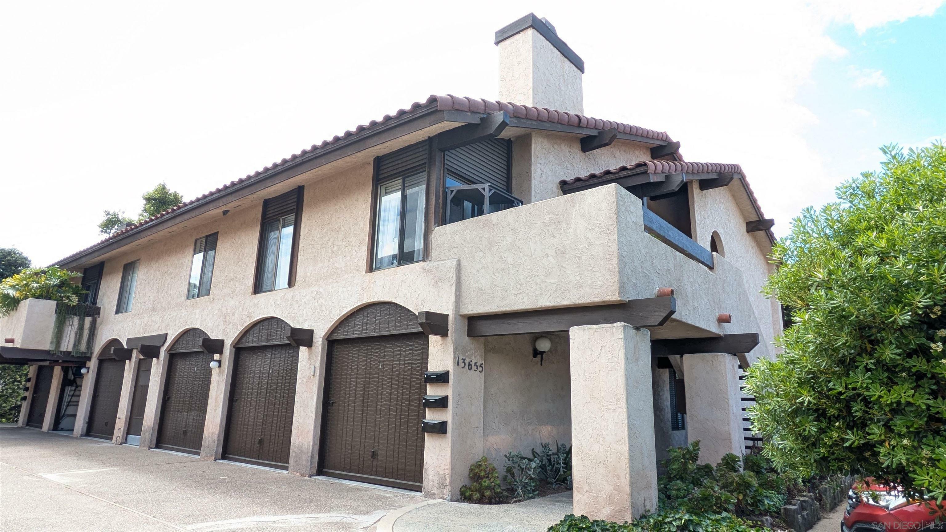 Property Photo: 13655 Ruette Le Parc E CA 92014