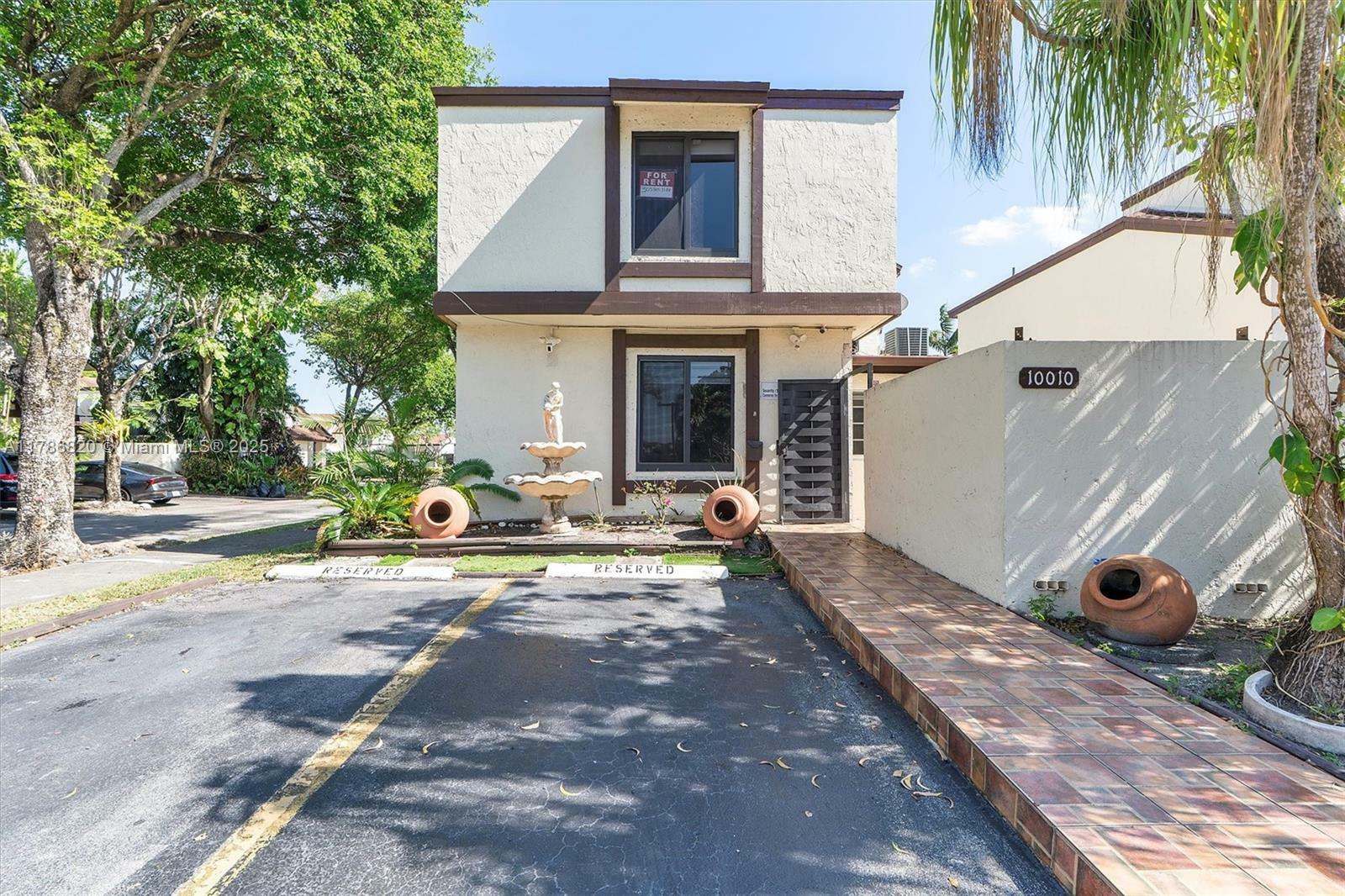 Property Photo: 10010 NW 6th Ter FL 33172