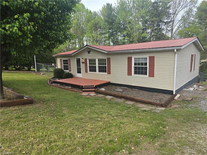 412 Beshears Owings Lane  North Wilkesboro NC 28659 photo