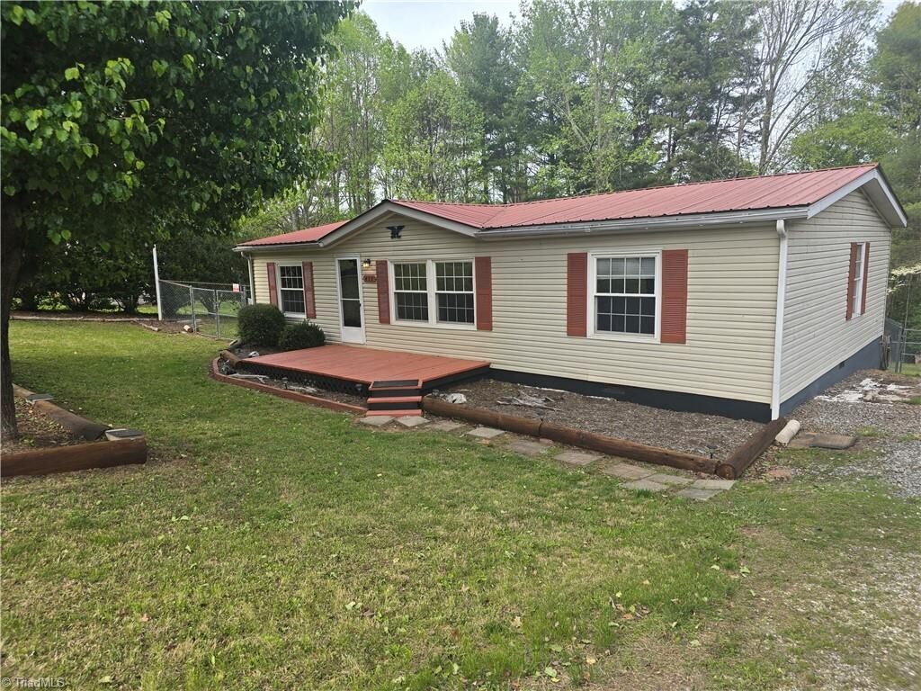 Property Photo:  412 Beshears Owings Lane  NC 28659 