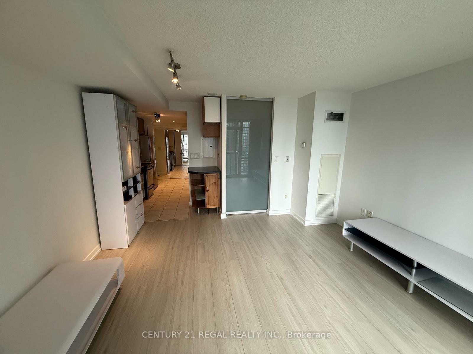 Property Photo: 11 Brunel Court 3805 ON M5V 3Y3