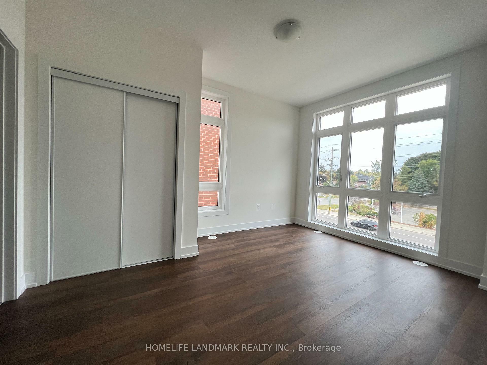 Property Photo: 12860 Yonge Street 11 ON L4E 1J4
