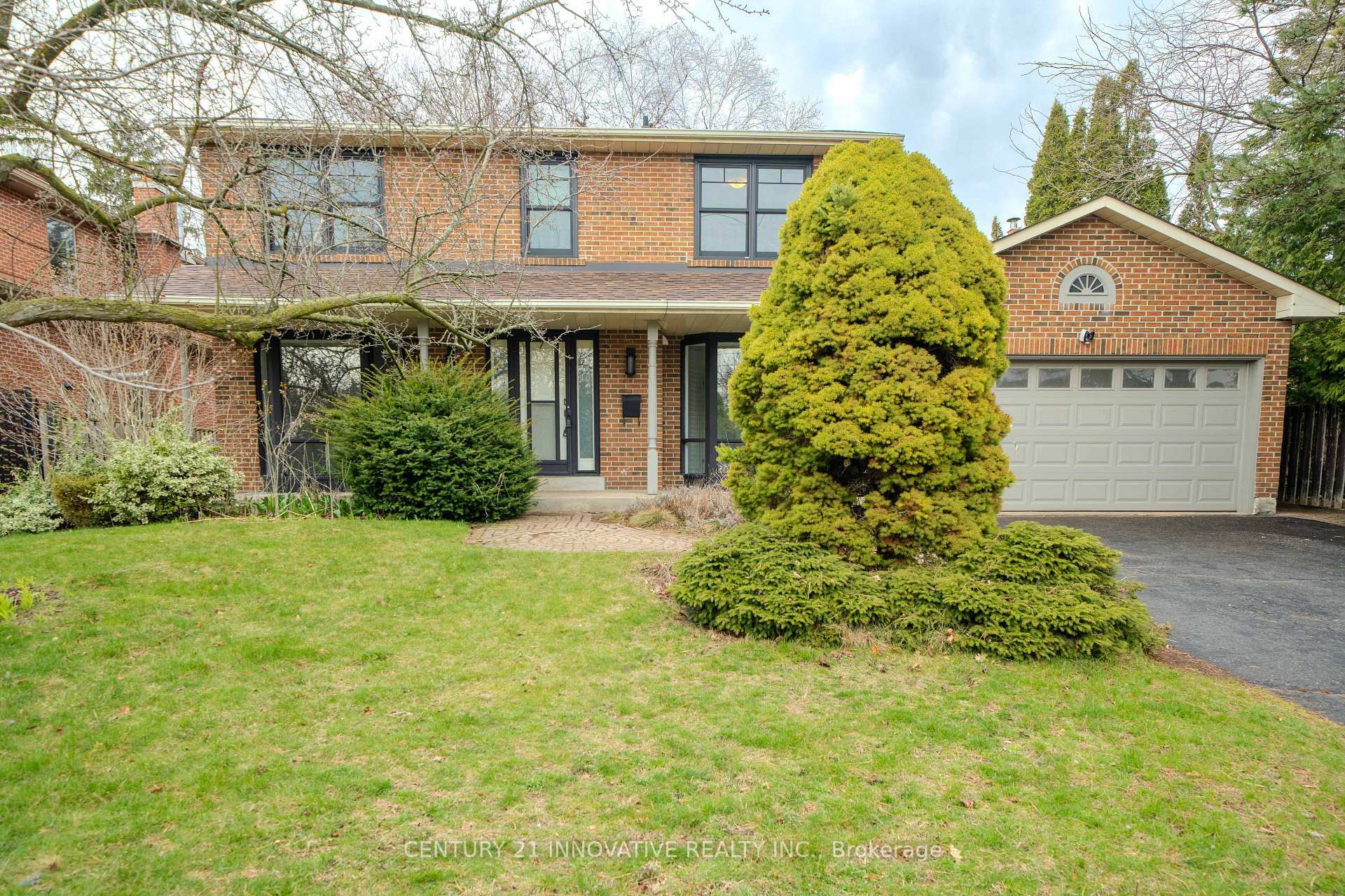 Photo de la propriété: 172 Lawson Road ON M1C 2J4