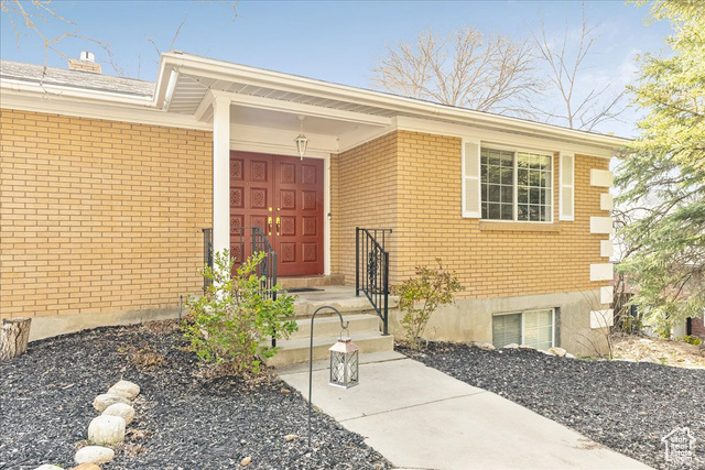 Property Photo: 8796 S Hidden Oak Dr UT 84121