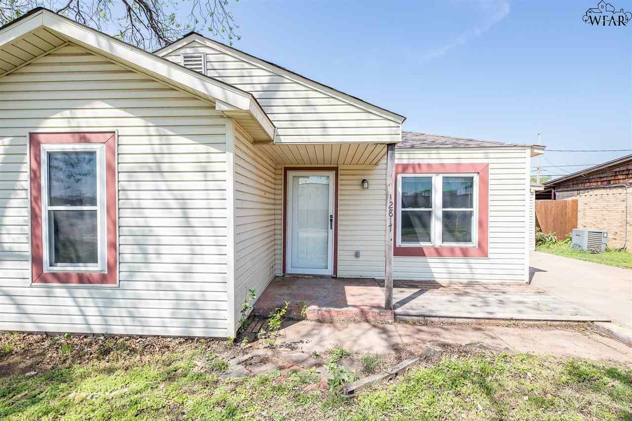 Property Photo: 2817 Featherston Avenue TX 76308