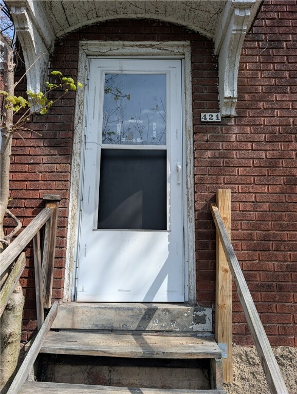 Property Photo: 421 Rochelle PA 15210