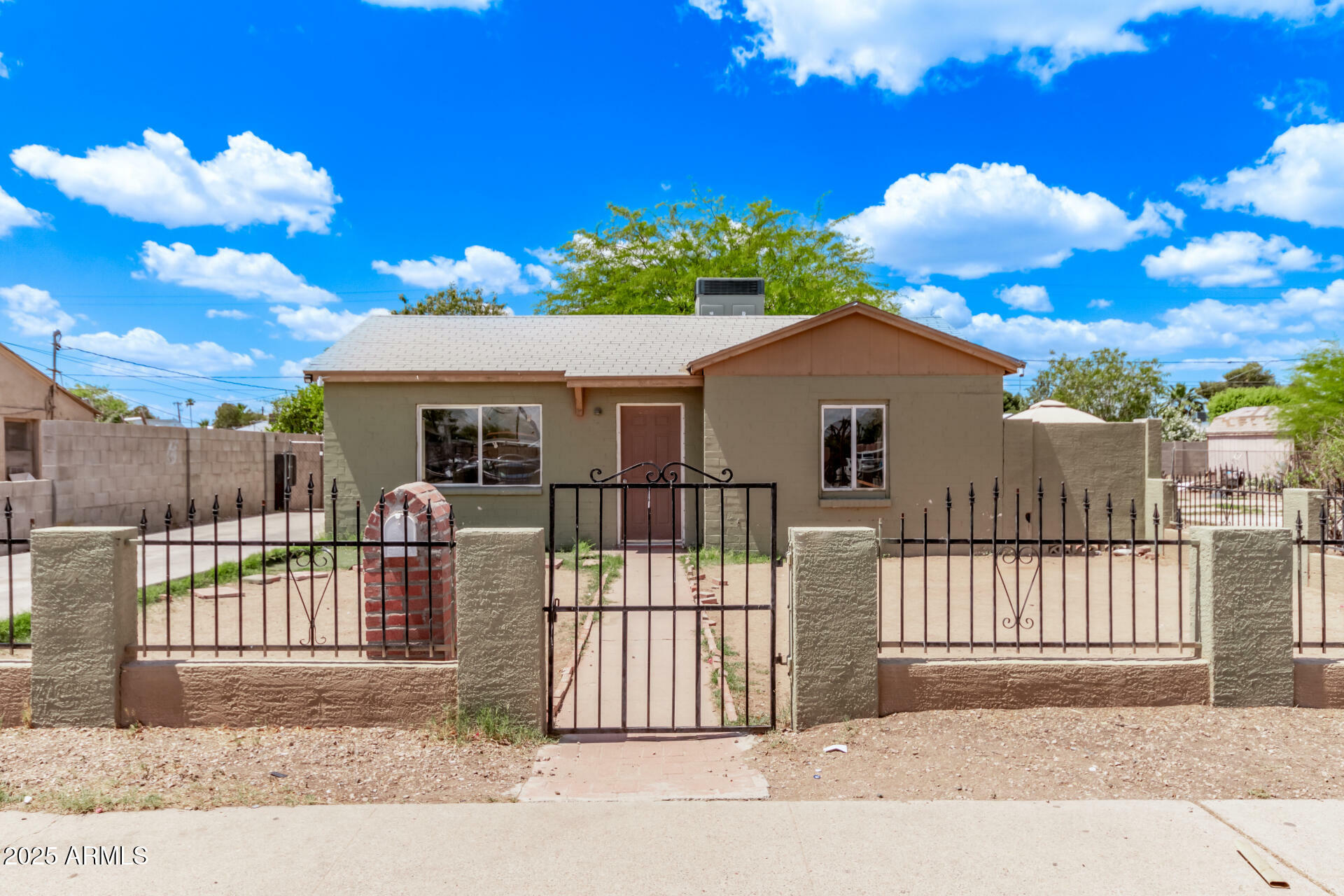 Property Photo: 544 N Delaware Street AZ 85225