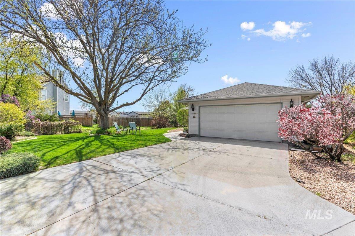 Property Photo:  10865 W Halstead Ct  ID 83713 