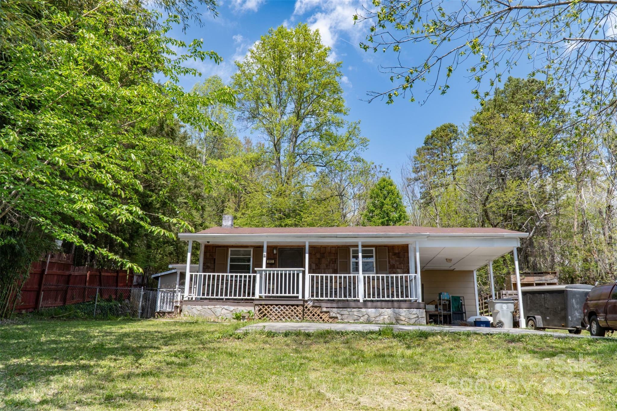 Property Photo: 813 Severt Circle NC 28645