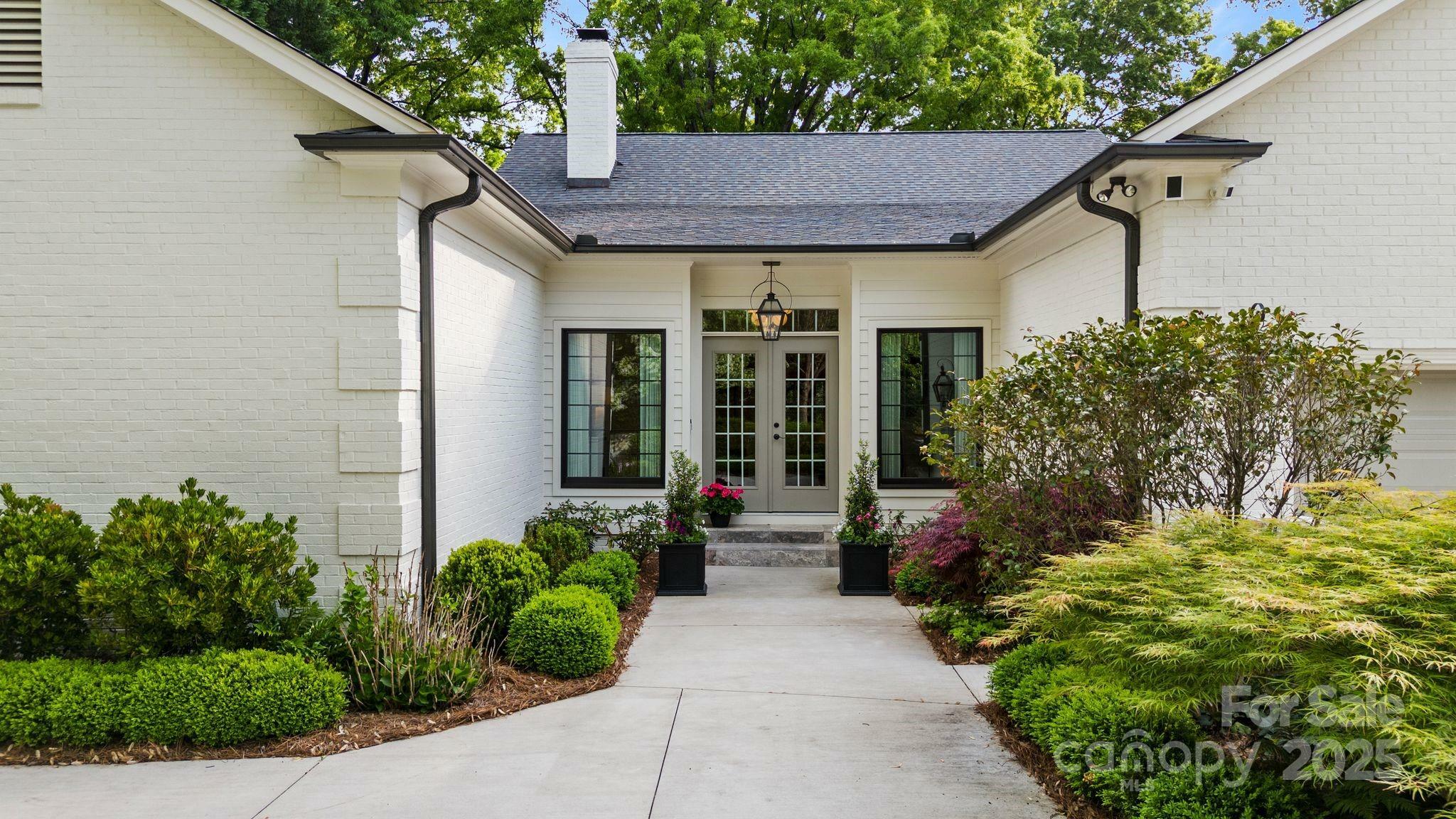 Property Photo: 3300 Sharon Road NC 28211