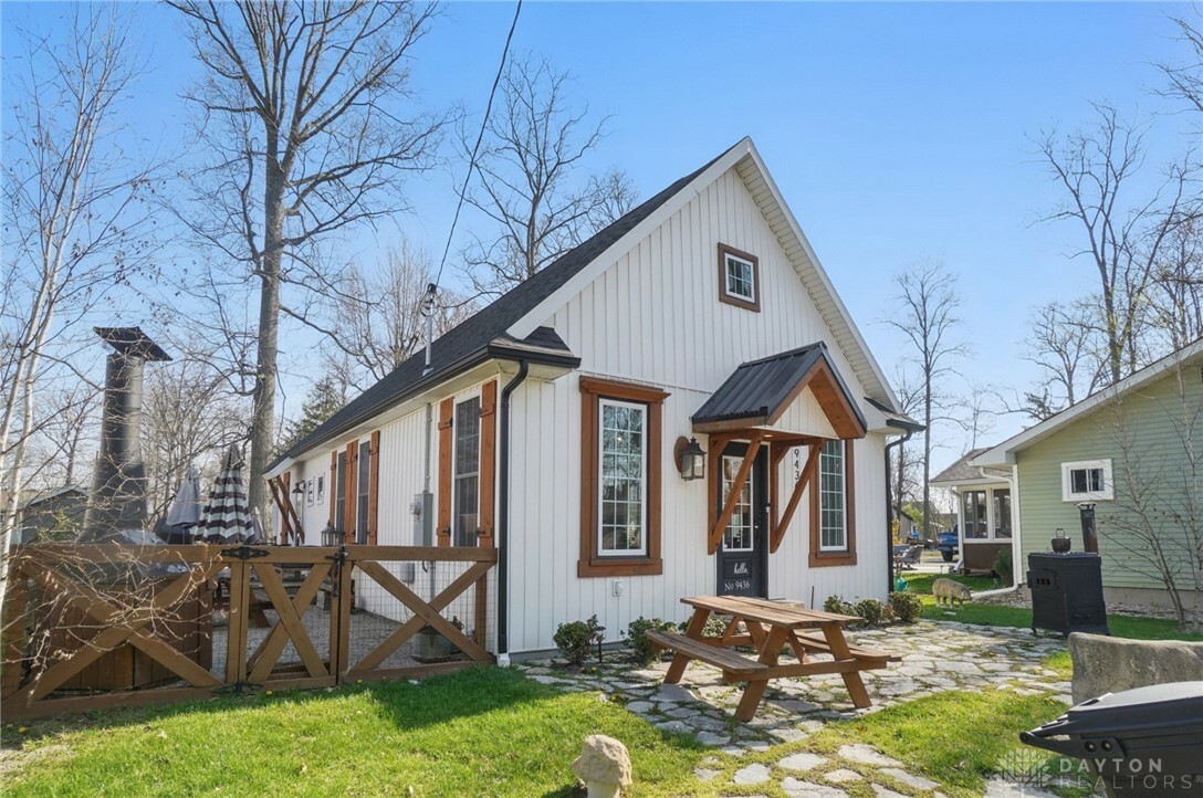 Property Photo: 9436 Cottonwood Drive OH 43324