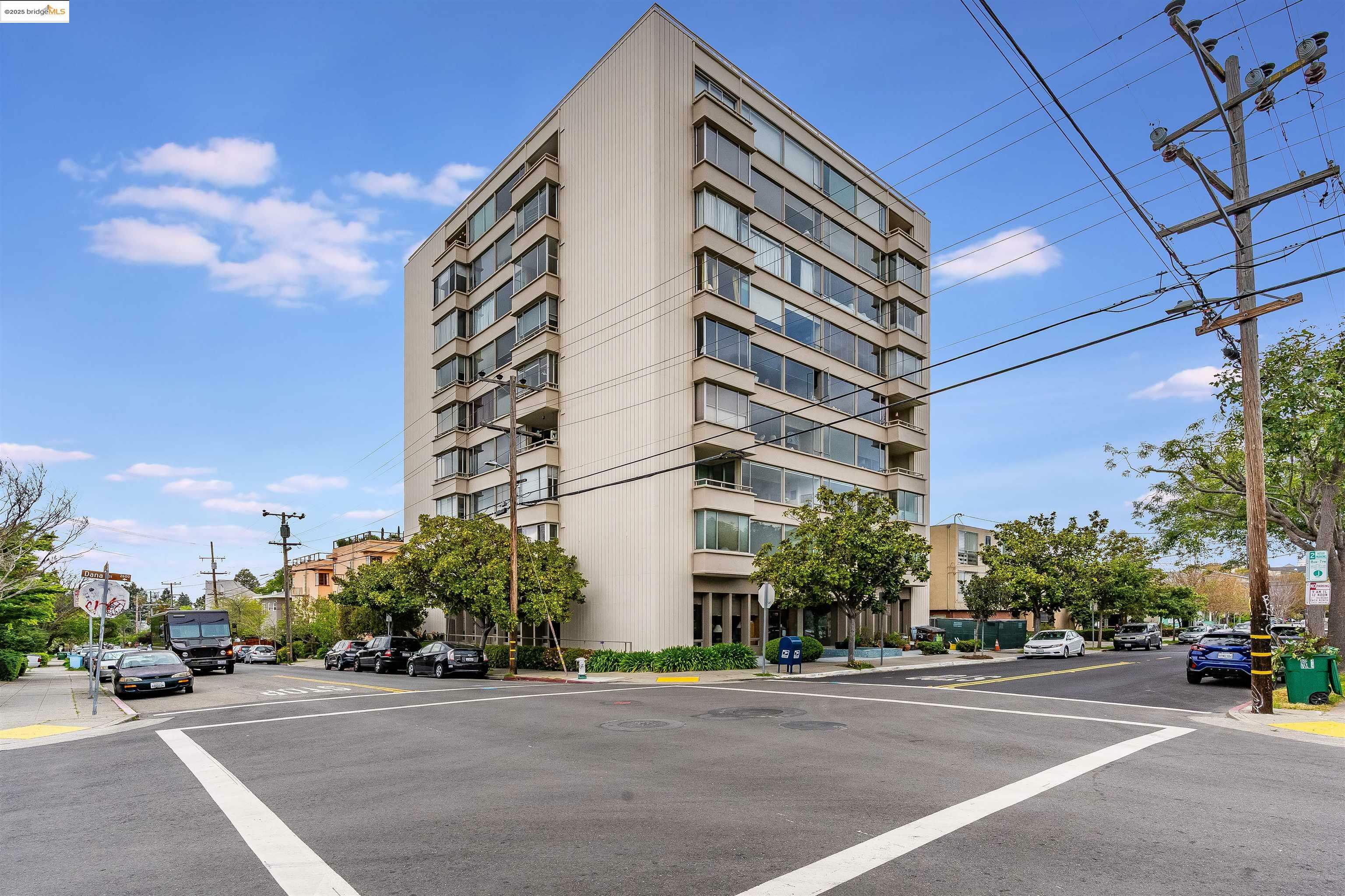 Property Photo: 2550 Dana St 8H CA 94704