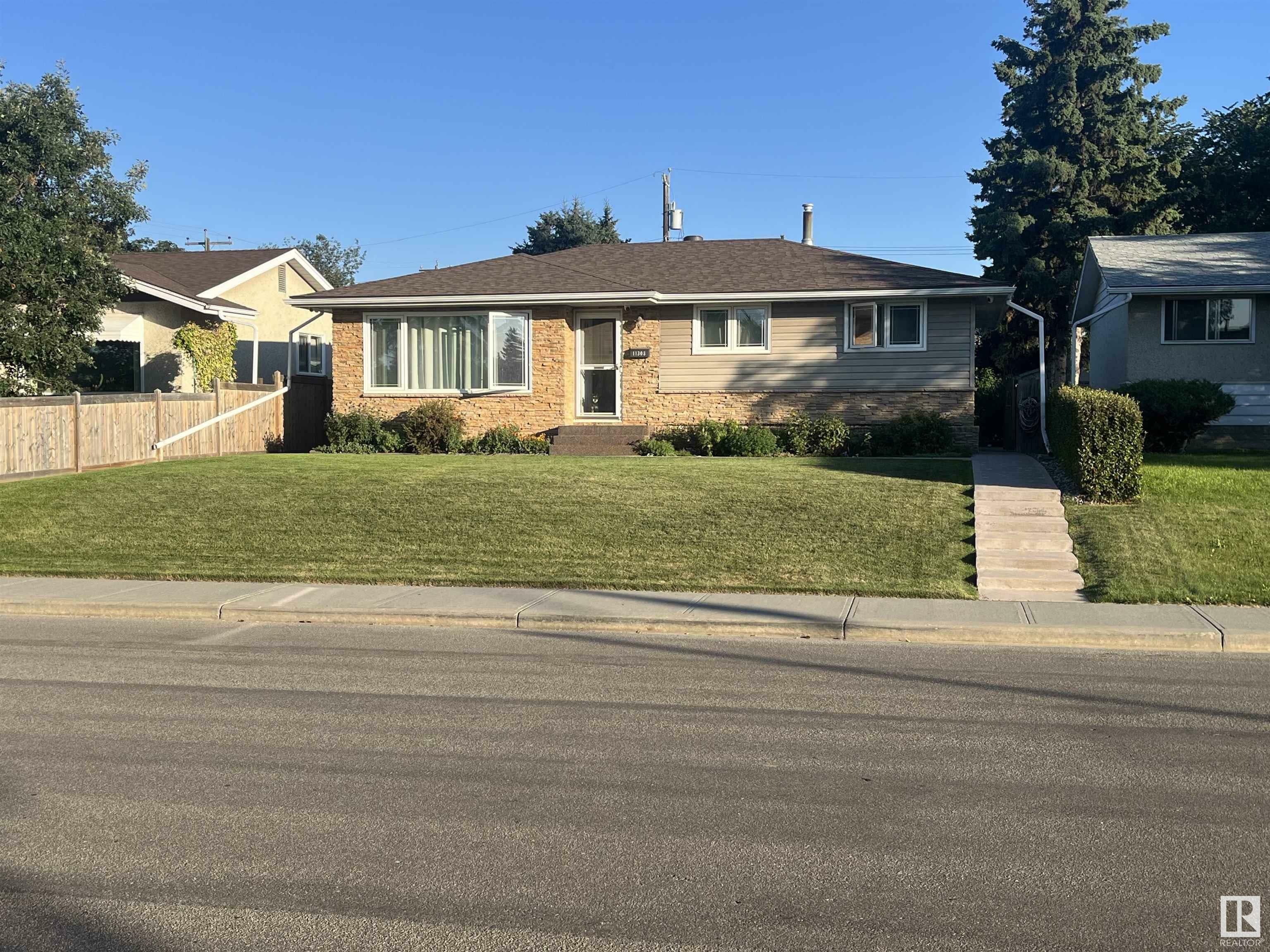 Property Photo:  11308 57 Avenue NW  AB T6H 0Z9 