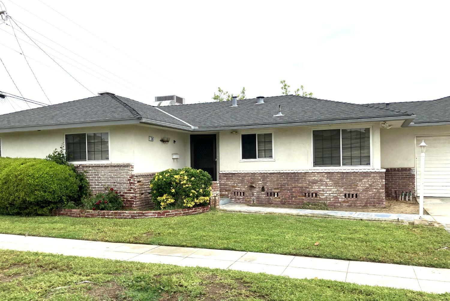Property Photo: 3907 E Dayton Avenue CA 93726