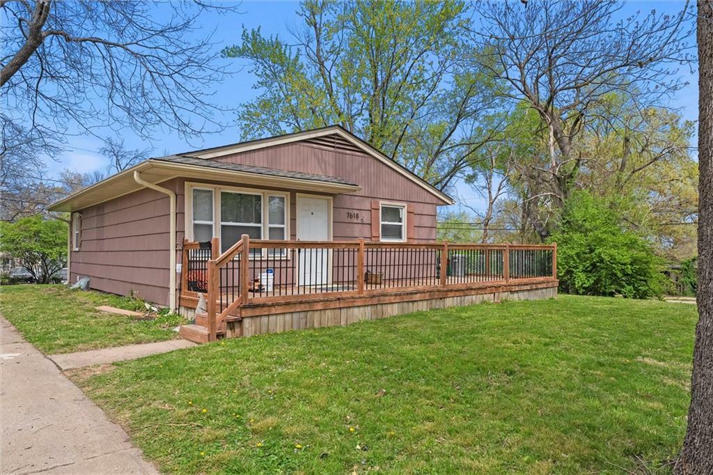Property Photo: 7618 E 48th Street MO 64129