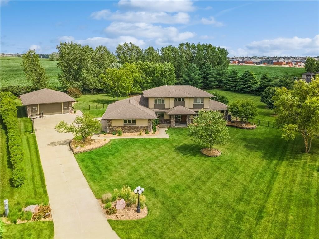 Property Photo: 3752 NW 103rd Place IA 50226