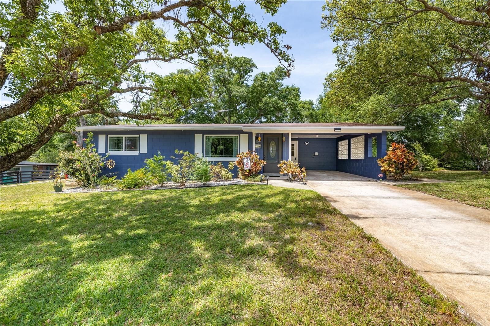 Property Photo: 220 Buena Vista Street FL 32713