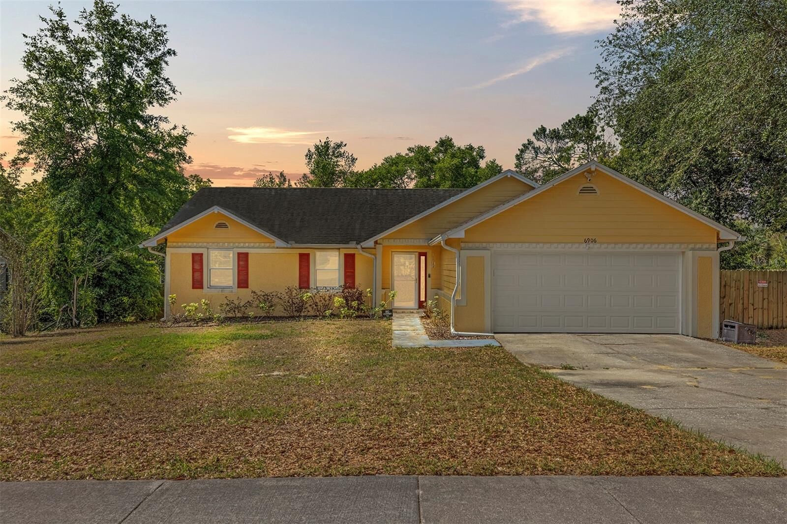 Property Photo:  6906 Colony Oaks Lane  FL 32818 