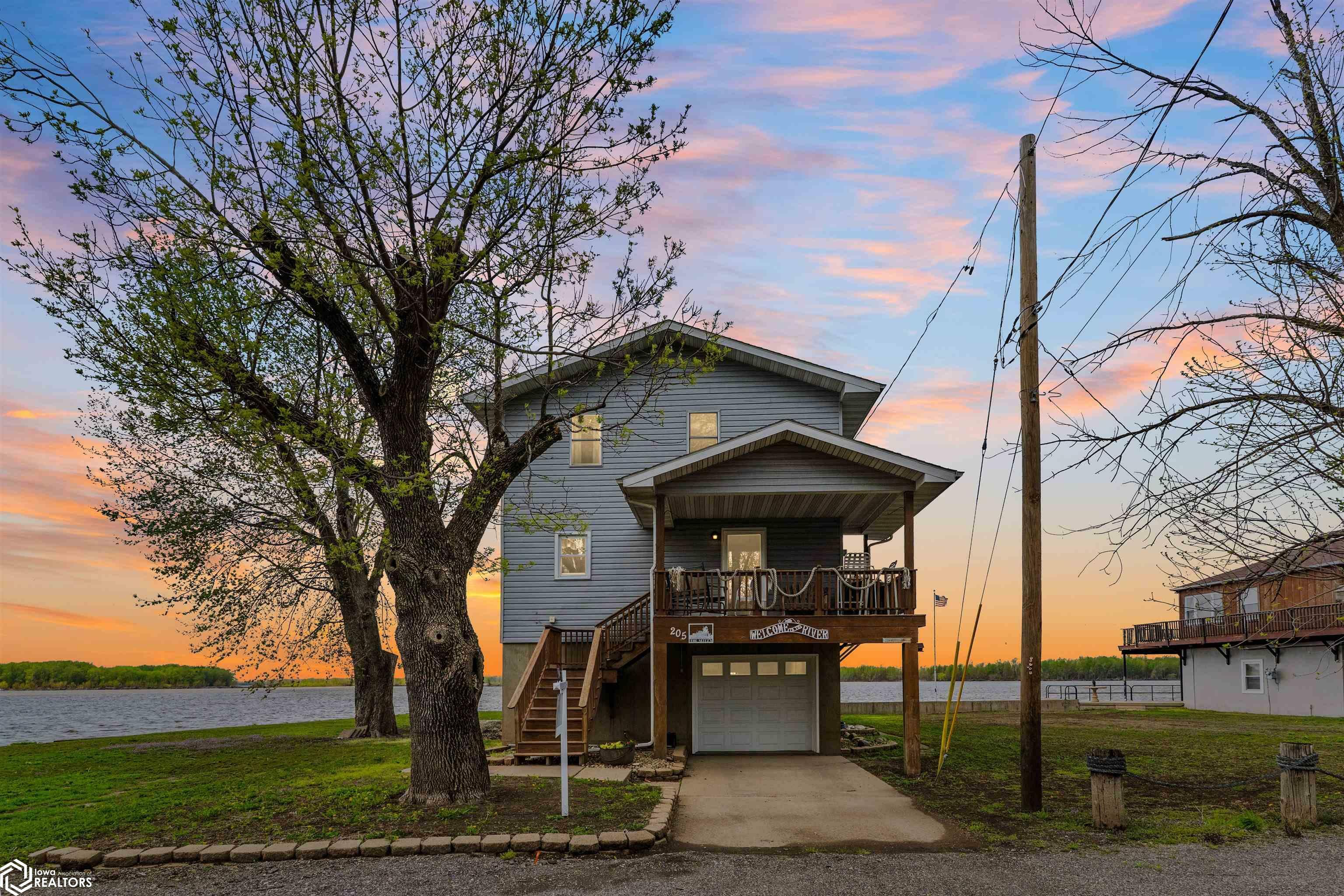 205 S Front Street  Oquawka IL 61469 photo
