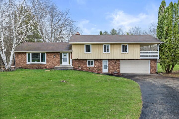 116 S Oakshire Dr  Summit WI 53066 photo