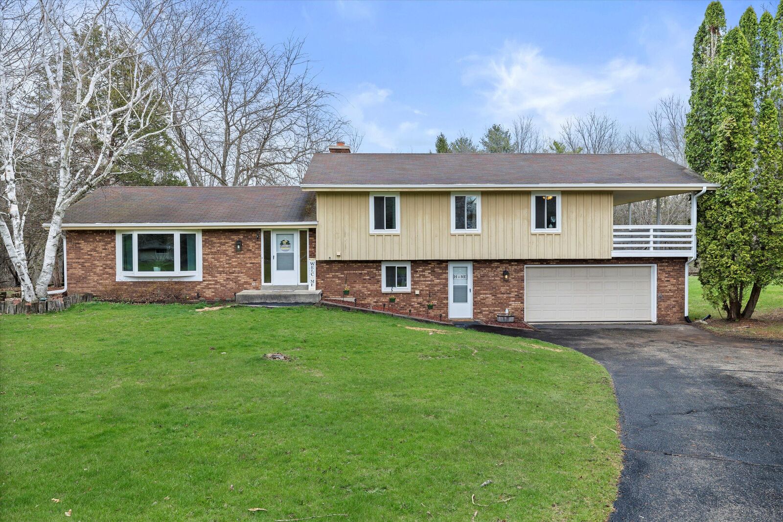 Property Photo: 116 S Oakshire Dr WI 53066