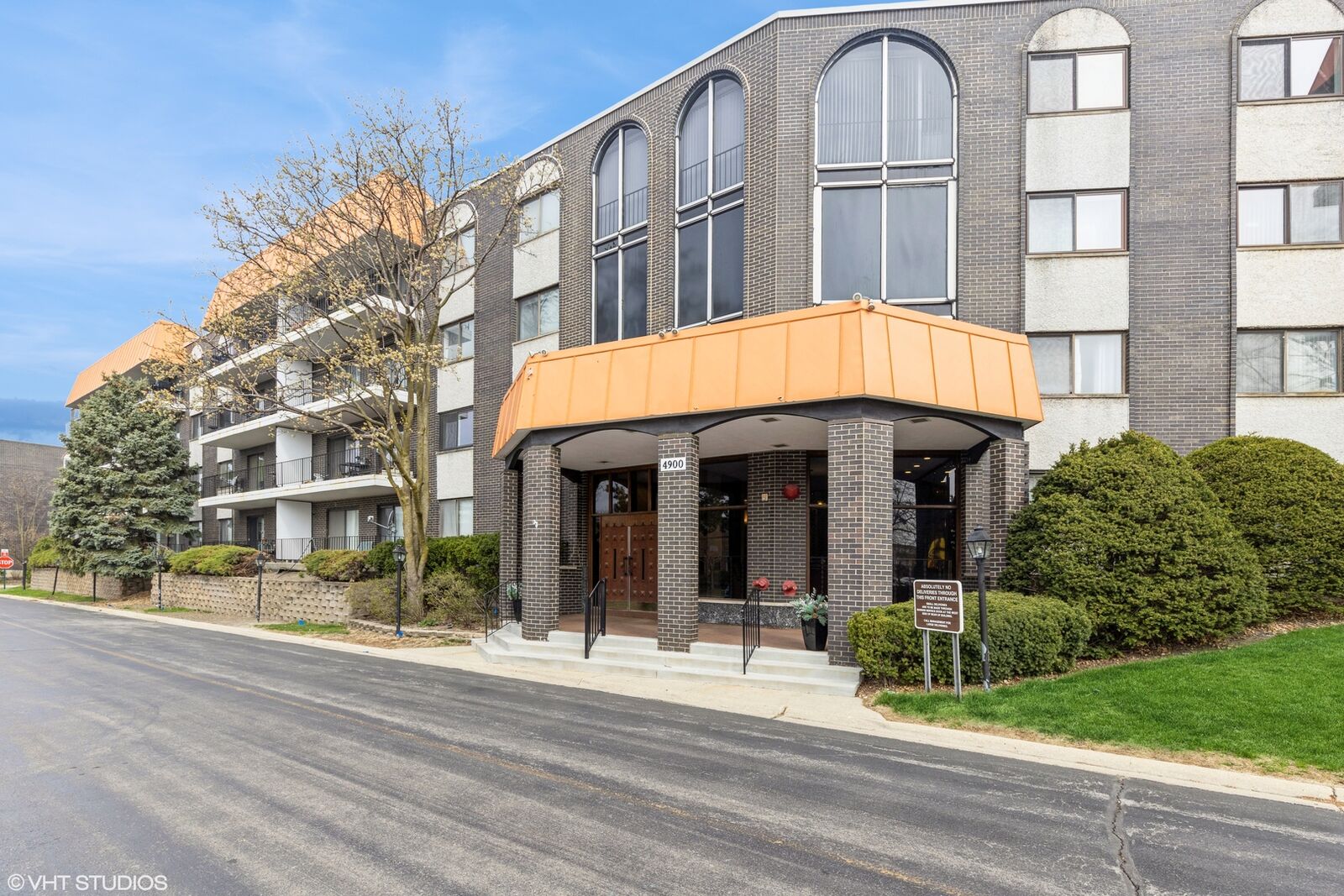 Property Photo: 4900 Foster Street 103 IL 60077