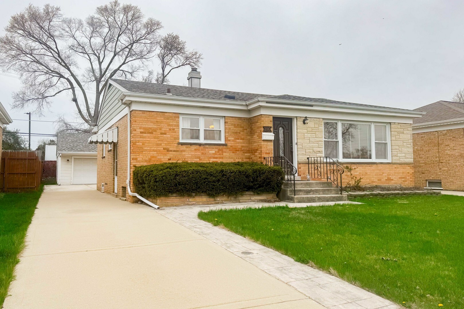 Property Photo: 2110 Mandel Avenue IL 60154