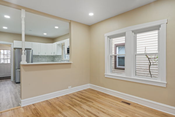 Property Photo: 3507 N Osceola Avenue IL 60634